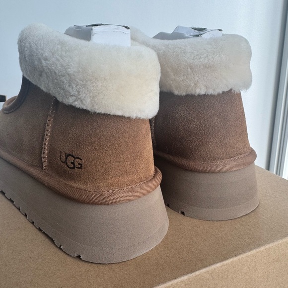 UGG Funkette Boots - Picture 4 of 8